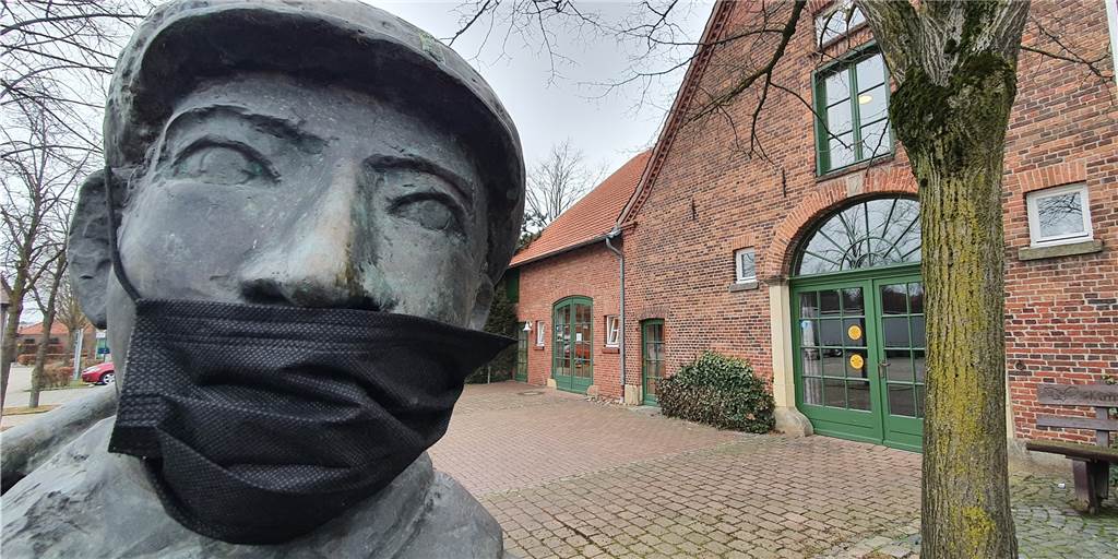 Corona-Verstöße: Bußgeld-Ebbe ist ein starkes Heeker Zeichen Beim Schlöffken-Kerl ist die Maske etwas verrutscht. Da zeigten sich die Heeker 2021 disziplinierter.