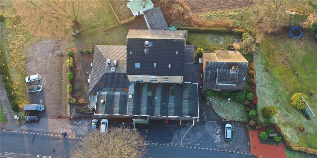 Sprengstoff-Attentat erschüttert Verkaufsverhandlungen um Haus Hessefort massiv Haus Hessefort mit Gastronomiebereich, Mehrfamilienhaus und Einfamilienhaus samt Grundstück stehen zum Verkauf.