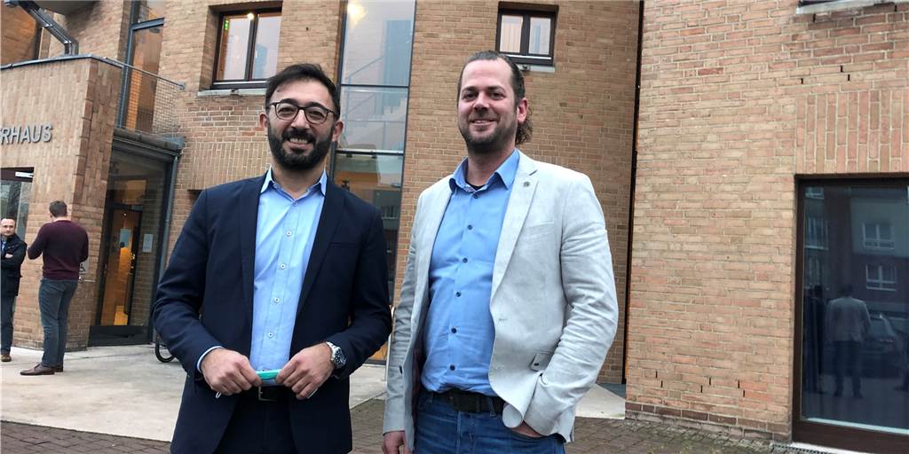 Burger und Cocktails in der Dreifachhalle: Das planen zwei Gastronomen in Selm Mustafa Gündesli (l.) und Frank Hewel wollen mit ihrer Gastronomie in der ehemaligen Dreifachhalle groß durchstarten.