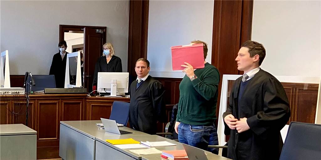 Mann soll im Chat Regieanweisungen zum Kindesmissbrauch gegeben haben Der angeklagte Lüner ist inzwischen auf freiem Fuß. Er steht wegen Missbrauchs eines Kindes aus Werne vor Gericht.