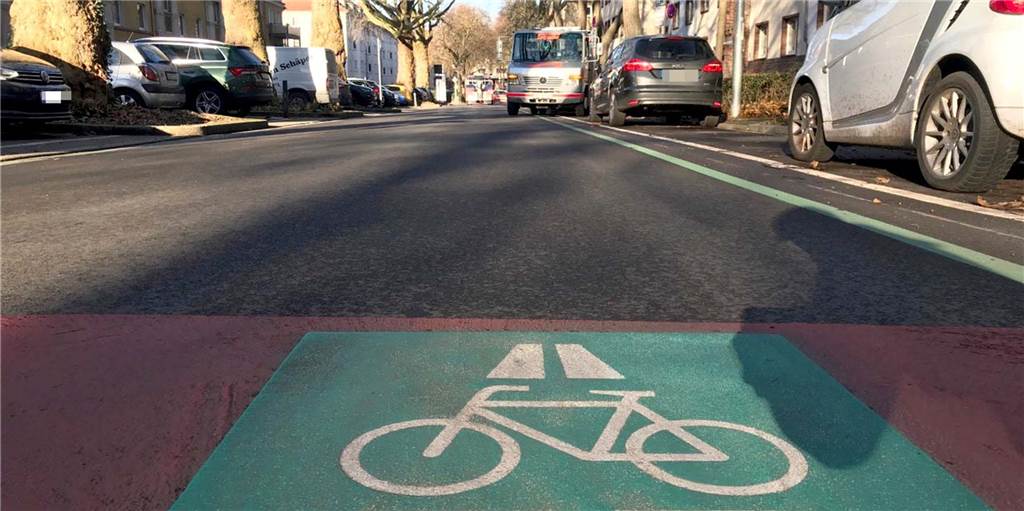 Fahrradstraße im Dortmunder Kreuzviertel: Stadt schleppt 100 Autos ab Und wieder ein Auto am Haken: Regelmäßig ziehen Abschleppwagen parkende Fahrzeuge aus den Lieferzonen.