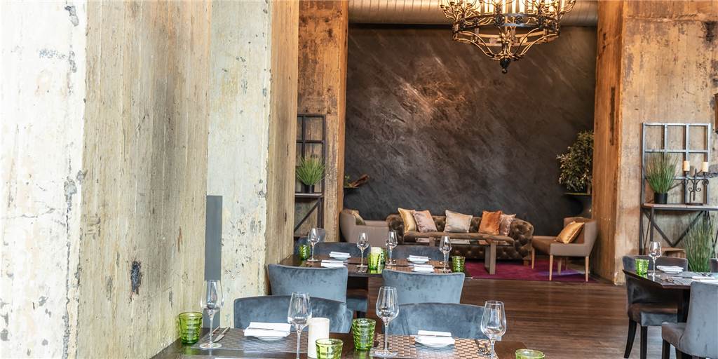 In dieser alten Zeche gibt es Gourmetküche mit einzigartigem Flair Das Restaurant Casino Zollverein bietet spektakuläre Perspektiven.