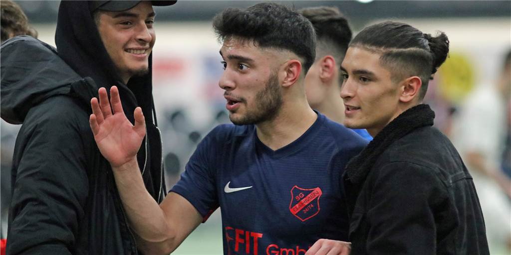 Einstiger Torjäger der SG Gahmen findet neuen Verein – und trifft viele bekannte Gesichter Hakan Uzun (Mitte) geht künftig für einen neuen Verein auf Torejagd.