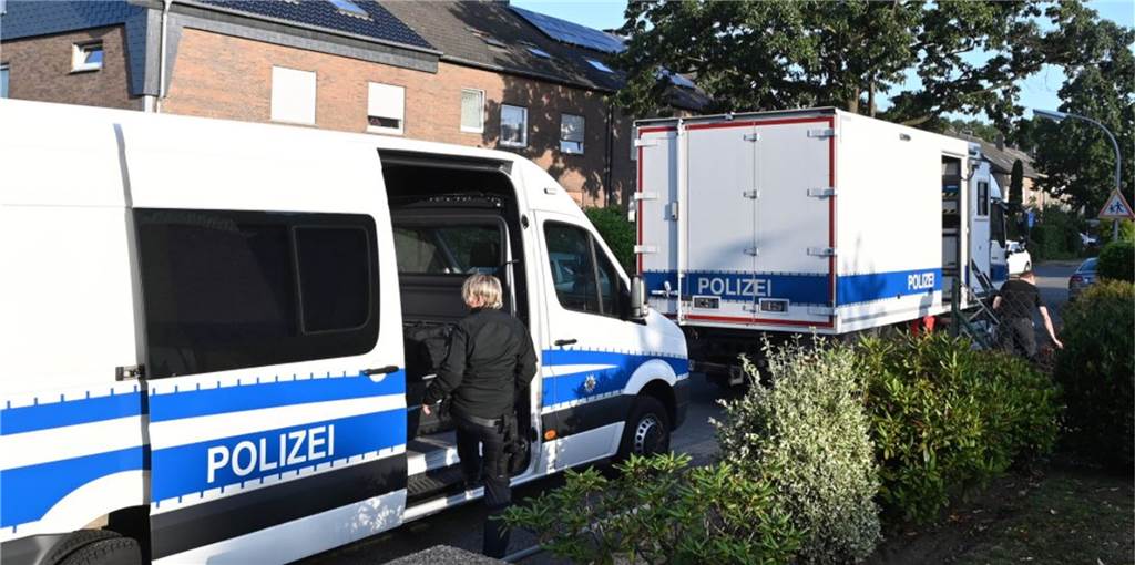 Sprengstoff-Razzia auch in Dorsten: Chemikalien und illegale Waffen Im September 2019 fuhr die Polizei zur Razzia in Rhade vor.