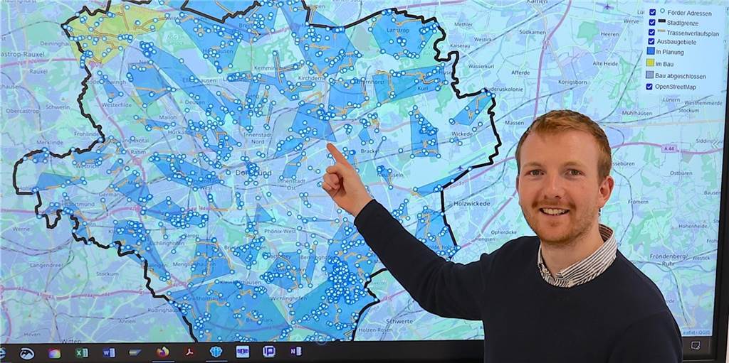 Interaktive Karte zeigt, wo in Dortmund bald Glasfaser-Internet gelegt wird Alexander Menke von DOKOM21 zeigt die interaktive Karte zum Breitbandausbau in Dortmund.