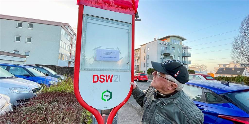Weil Autos jetzt korrekt parken, kommt der Linienbus nicht mehr durch Josef Kerstin hat ein Ticket 2000. Die Bushaltestelle direkt vor seiner Tür wurde jetzt bis auf Weiteres abgeschafft.