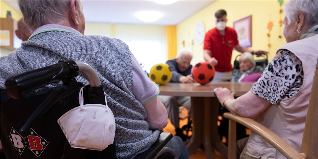 Impfpflicht-Kontrolle: Noch eine Aufgabe für überlastete Gesundheitsämter Impfpflicht-Kontrolle: Noch eine Aufgabe für überlastete Gesundheitsämter