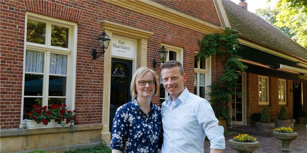 Große Lücken im Dienstplan: Haarmühle macht zwei Wochen Betriebsferien Anne und Guido Brüggemann, Betreiber der Haarmühle an der deutsch-niederländischen Grenze (hier auf einem Archivbild), drehen den Betrieb erst einmal auf Null herunter. Sie legen zwei Wochen Betriebsurlaub ein und hoffen damit den aktuellen Folgen der Corona-Pandemie aus dem Weg zu gehen.