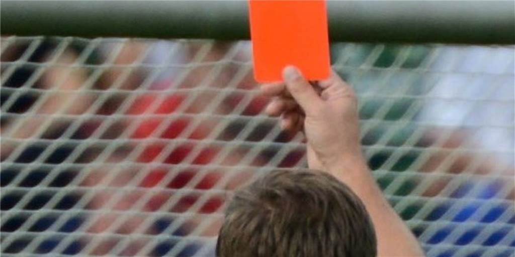 Nach Spuckattacke: Recklinghäuser Spieler für sehr lange Zeit gesperrt Rot für einen Spieler des FC 96 Recklinghausen: Der muss sich nach einem Urteil des Kreissportgerichts nun ein neues Hobby suchen.