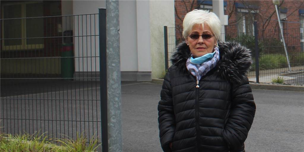 Nach zwei Operationen: Marlis Leßmöllmann darf ihre Mutter (90) nicht sehen Die Mutter von Marlis Leßmöllmann liegt im Kirchlinder Krankenhaus, aber die Tochter muss draußen bleiben.