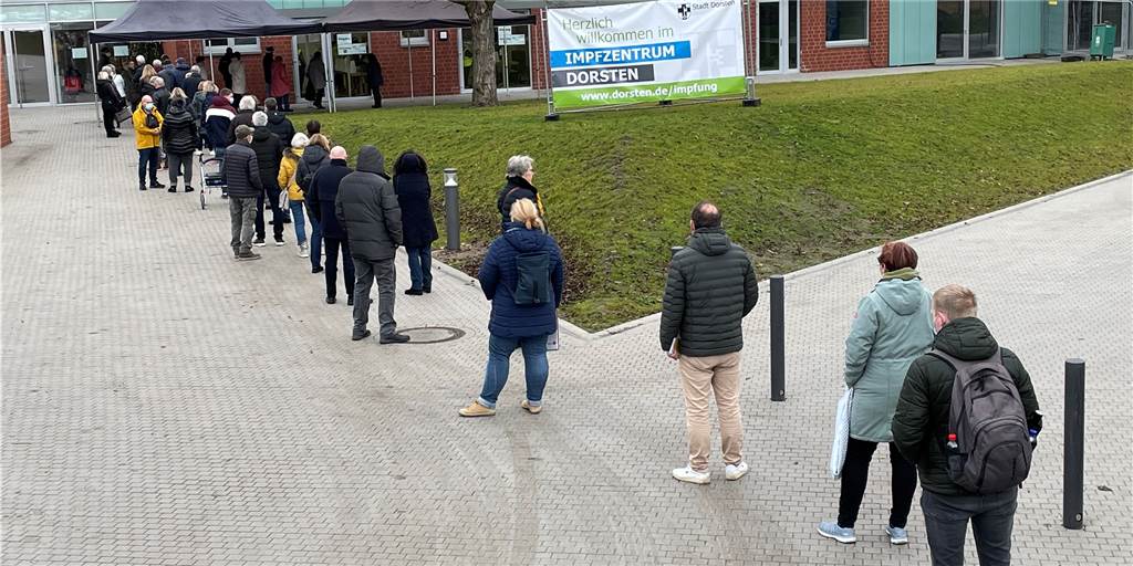 175 Impfungen mit abgelaufenem Vakzin im Dorstener Impfzentrum Am Impfzentrum Dorsten sind 175 Menschen mit einem abgelaufenen Vakzin geimpft worden.