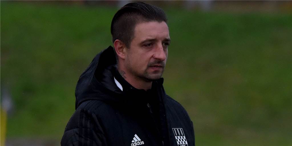 Die Joker stechen: VfK Weddinghofens Trainer wechselt gleich zwei weitere Torschützen ein Spielertrainer Stefan Feldmann verfolgte das Match gegen den SVF Herringen komplett vom Spielfeldrand aus.