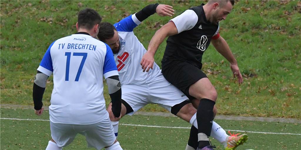 SV Preußen findet Offensive wieder – Trainer freut sich über besonderes Weihnachtsgeschenk Stephan Voigt (r.) und der SV Preußen Lünen mussten sich am Sonntag dem TV Brechten geschlagen geben.