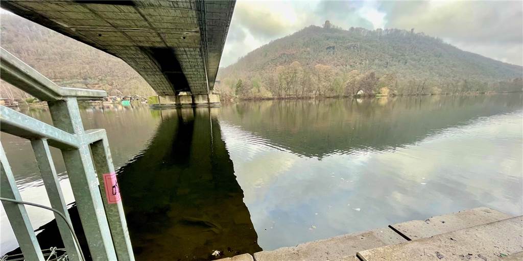 Zehn Zentimeter pro Tag: Das Wasser im Hengsteysee steigt wieder Ende 2021 war noch erschreckend wenig Wasser im Hengsteysee. Jetzt steigt der Wasserspiegel wieder stetig an.