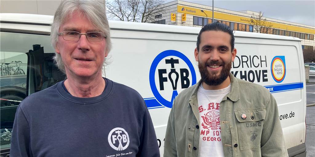 Fast 50 Jahre bei Backhove: Ulli Sobbe freut sich auf Zeit für die Enkel Ulli Sobbe (l.) geht nach fast 50 Jahren im Berufsleben Ende Januar in Rente. Hier ist er mit Meister Sebastian Witt zu sehen, der vor Jahren Sobbes Auszubildender war.