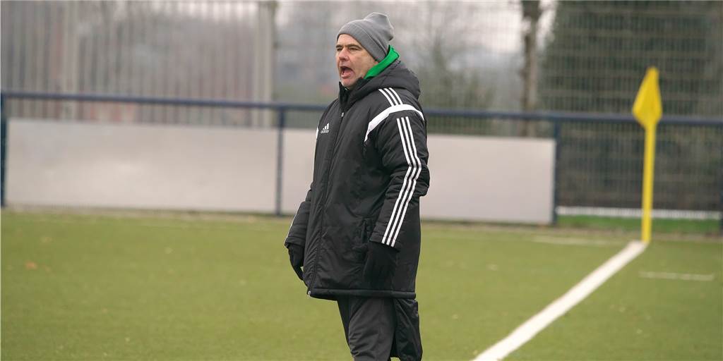 Zwei Debüts beim SV Bossendorf und weitere gute Nachrichten Bossendorfs Trainer Thomas Joachim konnte sich trotz der 0:3-Niederlage im Testspiel gegen A-Ligist TuS 05 Sinsen II über mehrere Dinge freuen.