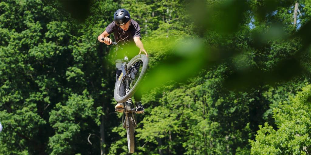 Downhill, Enduro, Dirt: Fröndenberger Verein lockt Mitglieder aus dem Ruhrgebiet Der Verein NSD Racing aus Fröndenberg betreibt den Bikepark in Wickede, der im Sommer des vergangenen Jahres eröffnet wurde.