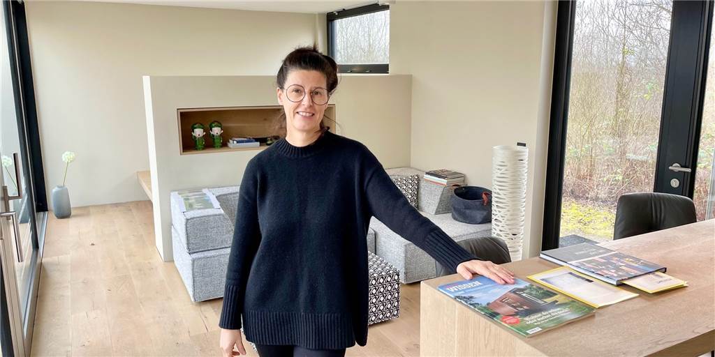 Tiny-House-Anbieterin Franziska Böhmer gibt auf – Musterhaus steht zum Verkauf Franziska Böhmer in dem bislang einzigen Tiny-Haus von Greenspaces, dem Show-Room an der Rosemeyerstraße.