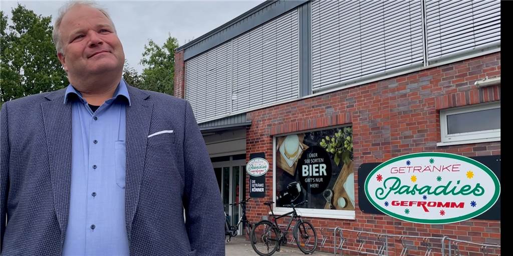 Nach Gefromm-Umzug in Selm: Noch kein Nachmieter in Sicht Jochen Gefromm ist Geschäftsführer der gleichnamigen und regional tätigen Getränke-Gruppe mit Sitz in Lünen. Das Archivbild zeigt Gefromm vor dem Selmer Getränke-Paradies.