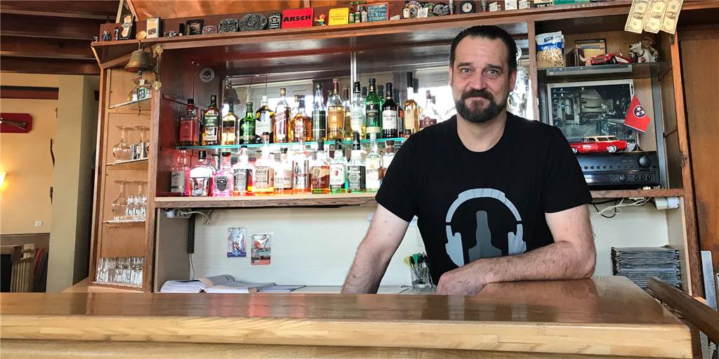 Lumberjack‘s-Wirt zu 2G-plus-Kontrollen: „Da geht schon Zeit verloren“ Christian Reimann von Lumberjack‘s Diner hat schon Gäste nach Hause geschickt, die ihren Personalausweis vergessen haben.