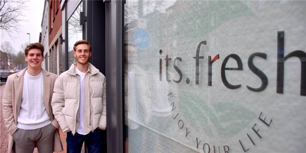 Zwei Stadtlohner verraten, wo sie in Ahaus ihr Bowl-Restaurant eröffnen Jan Hintemann (l.) und Milan Tendahl – beide 22 – wollen im Mai ihr Bowl-Restaurant "its.fresh" eröffnen. In der Theorie könnte es mittlerweile schon losgehen. Rein praktisch bleibt aber noch jede Menge zu tun.