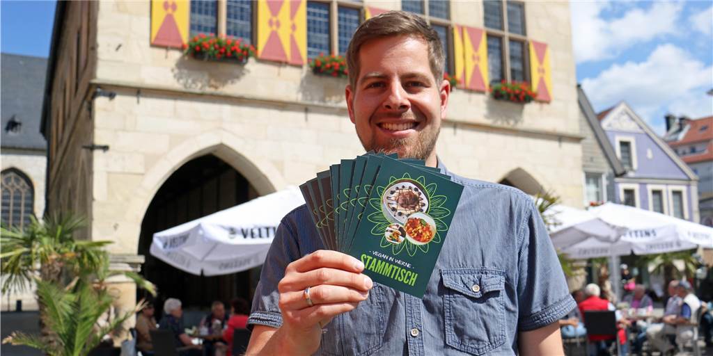 „Veganuary“ in Werne: In diesen Restaurants kann man vegan essen Im Sommer 2019 und damit ein gutes halbes Jahr vor Beginn der Corona-Krise hatte Marco Leo den veganen Stammtisch in Werne initiiert. Nicht viele Restaurants hatten seinerzeit vegane Speisen im Angebot. Was hat sich seitdem verändert hat, erklärt Leo zum Veganuary.