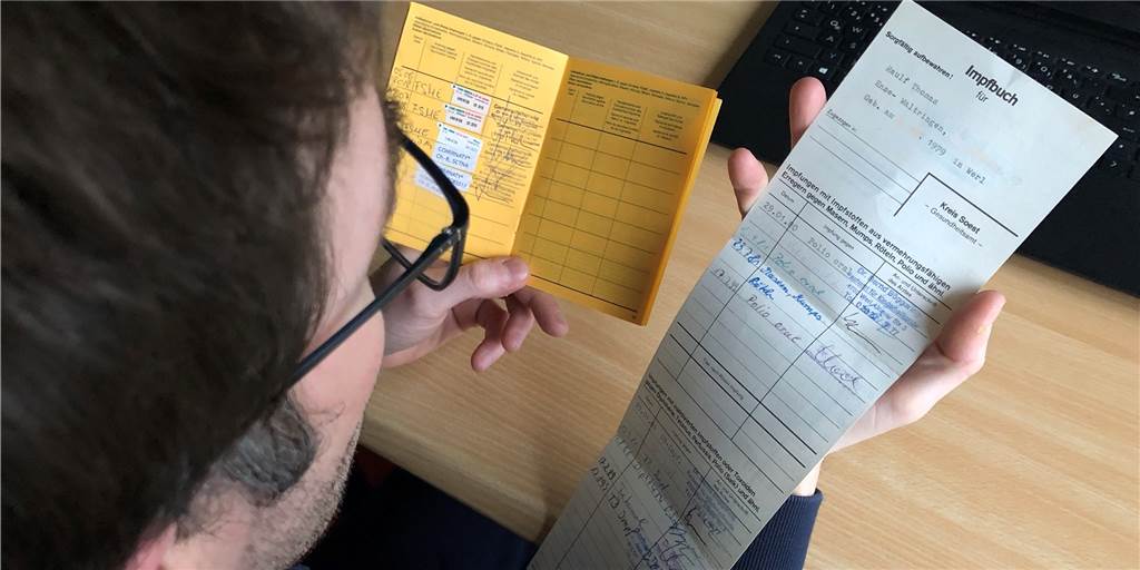 Vor Auslandsreisen Impfungen in den gelben Impfpass übertragen lassen