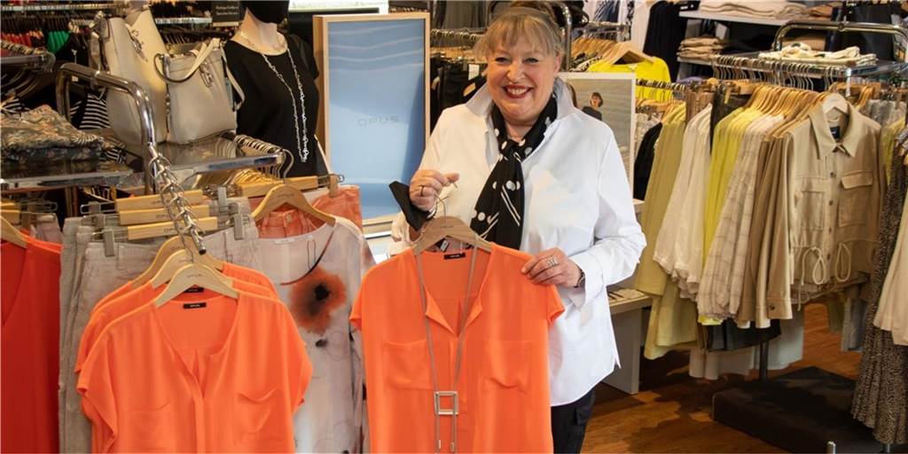 2G im Einzelhandel: Sicherheit geht für die Geschäftsleute in Heek vor Lydia van Goer, Inhaberin vom Modehaus Fabry und Schwieters, stellt fest, dass die meisten Kunden gut informiert sind über die aktuellen Corona-Regeln.