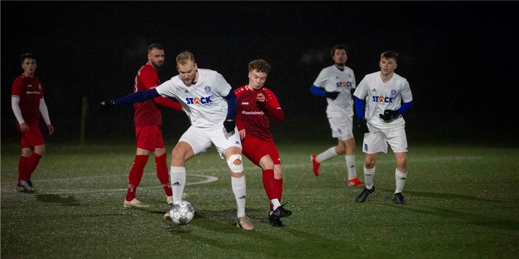 Vier Tore in 30 Minuten: Flaesheim und der ETuS treffen erst in Halbzeit zwei Dennis Klüsener (l.) erzielte gegen Flaesheim die 1:0-Führung für den ETuS Haltern.