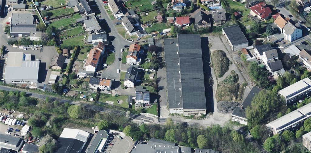 Entwicklungsgesellschaft ECAS hat bis heute nichts Konkretes vorzuweisen Das alte Fuhrparkgelände des EUV liegt verkehrstechnisch günstig zwischen Herner Straße (unterhalb des Bildes) und der Schlenkestraße (oben links). Eine Entwicklung als künftiges Baugebiet, wie es Aufgabe der ECAS sein soll, zeichnet sich aber so schnell nicht ab.