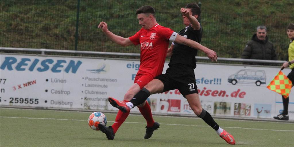 Trainer Axel Schmeing entscheidend an Treffer beteiligt: Lüner SV erholt sich von 1:5-Klatsche Matthias Drees (l.) und der Lüner SV schlagen den FC Borussia Dröschede.