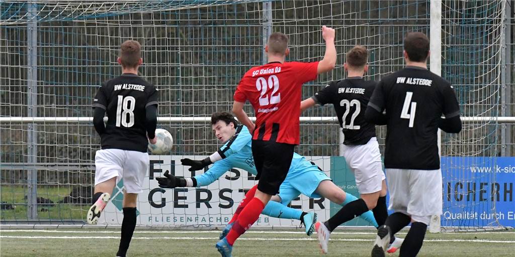 Deutliche Pleite gegen Bezirksliga-Kellerkind: BW Alstedde kommt im Heimspiel unter die Räder BWA-Torwart Thorben Krause verhinderte mit einigen guten Paraden eine noch deutlichere Niederlage.