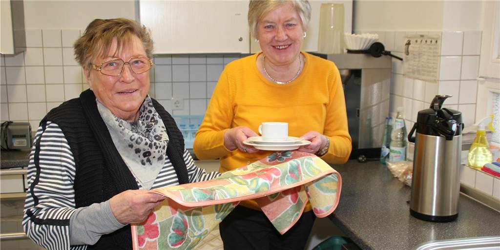 Seit 30 Jahren Erzählcafé in Brambauer: Es geht es um mehr als Plaudern Bärbel Klaas (l.) und Annette Buntscheck freuen sich auf das bevorstehende Jubiläum "30 Jahre Erzählcafe" der evangelischen Kirchengemeinde Brambauer.