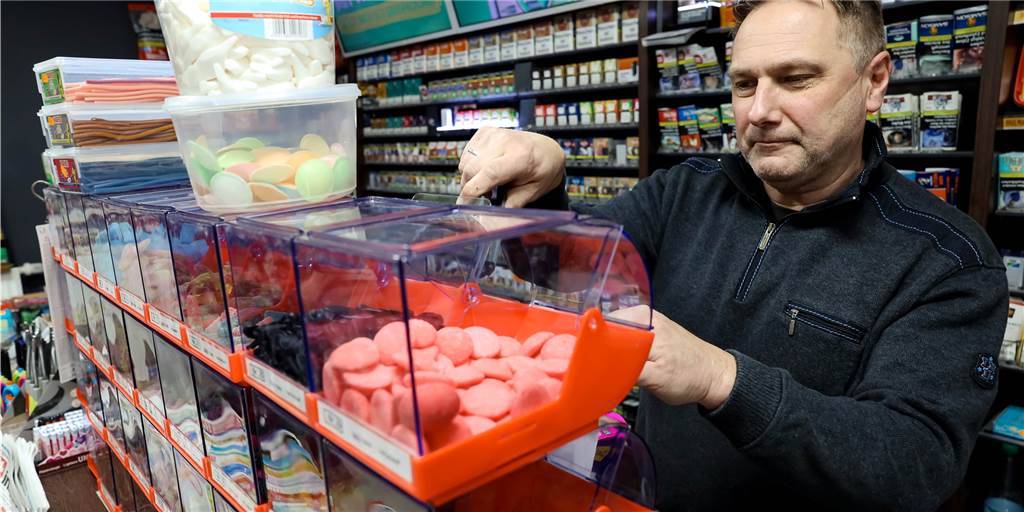 Schneller Umzug: „Kio“ befindet sich jetzt an einem neuen Standort Eine „bunte Tüte“ können sich Kunden bei Frank Ladnar zusammenstellen lassen.