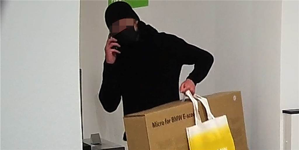20.000 Euro Beute: Anklageschrift an 28-jährigen Ahauser ist zugestellt Immer wieder hatte die Kamera den Ladendieb auf frischer Tat aufgezeichnet. Dabei soll es sich um einen 28-jährigen Mann aus Ahaus handeln. Dem wurde jetzt die Anklageschrift zugestellt.