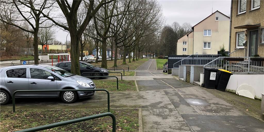Stadt will dunklen Fuß- und Radweg in Eving besser ausleuchten Etwas versetzt neben der Fahrbahn der Osterfeldstraße verläuft ein Fuß- und Radweg. den möchte die Stadt nun beleuchten