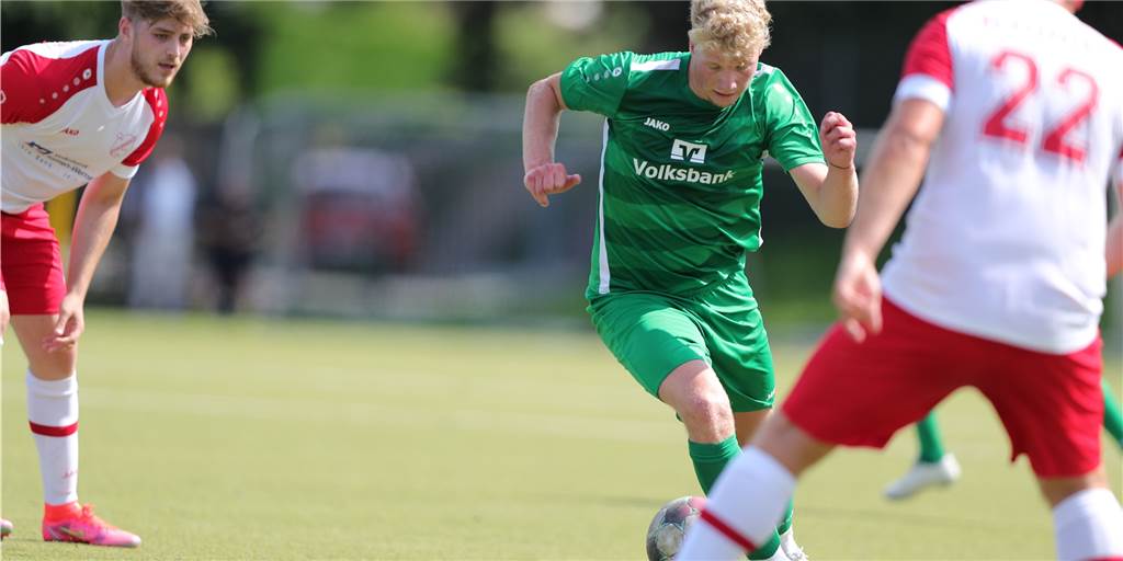 Drei Spiele, drei Siege: SuS Olfen hat die richtigen Stellschrauben für den Erfolg gefunden Tim Kortenbusch (am Ball) scheint nicht mehr der alleinige Top-Stürmer beim SuS Olfen zu sein.