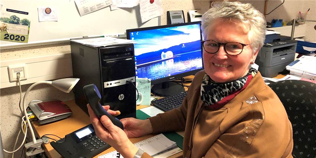 Seit Wochen kein Internet: Totalausfall nervt Landwirtsfamilie Hagemann Annette Hagemann lächelt nur für die Kamera: Seit Wochen ist das Festnetz tot, weil die Telekom eine defekte Glasfaserleitung nicht repariert.
