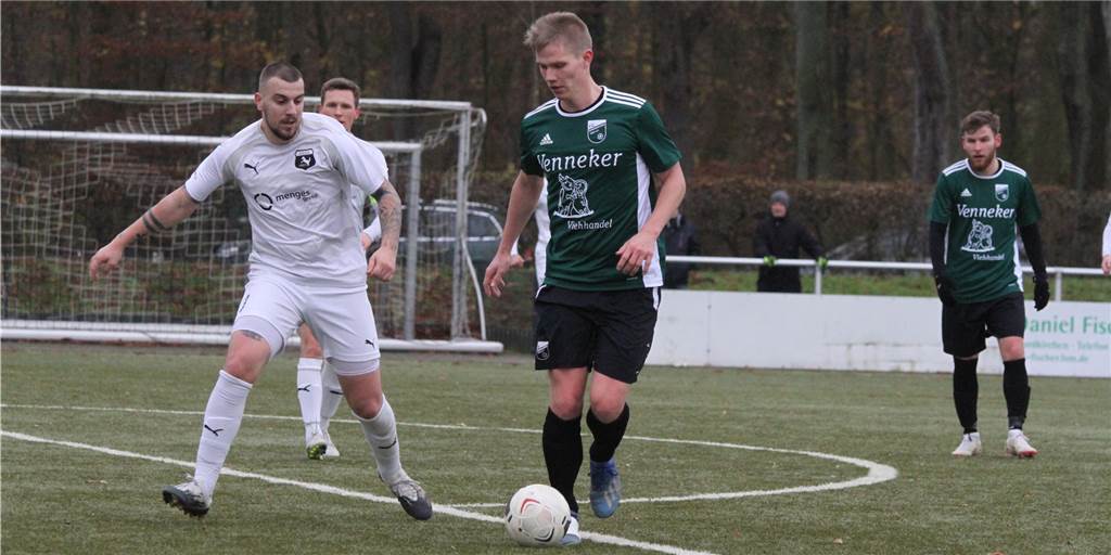 Herbstmeister Dominik Dupke vom FC Nordkirchen: „Die Niederlagen nerven“ Dominik Dupke (r.) vom FC Nordkirchen sieht in der Rückrunde noch Verbesserungsbedarf.