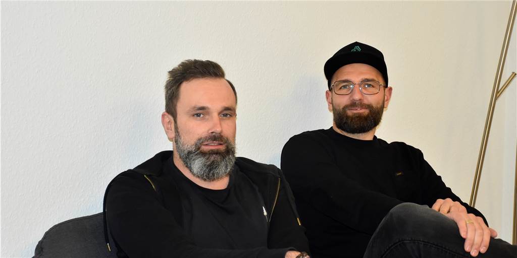 Die Gründer von care4you in Ahaus: Tobias Söbbing (l.) und Stefan Kneermann (r.). Zusammen betreiben sie ihr ambulantes Pflege-Unternehmen seit dem 1. Oktober 2021. 