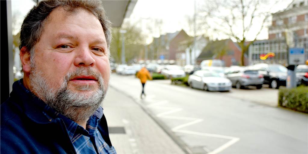 Wallstraße ohne Parkplätze? Umgestaltung sorgt für viele Sorgenfalten Gerd Lautenschlager, Anlieger der Wallstraße, sieht die Pläne zur Umgestaltung zumindest kritisch: Die Parkplätze vor der Tür seien für die Einzelhändler in der Straße und der ganzen Innenstadt extrem wichtig. Die Politik hat die Planung am Donnerstagabend aber einen kleinen Schritt vorwärts gebracht.