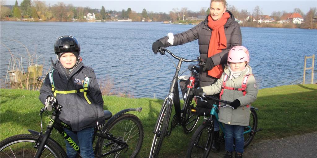 Ausflug zum Ternscher See: Carina König und ihre Kinder Ella und Moritz haben eine Radtour von Olfen nach Selm gemacht.