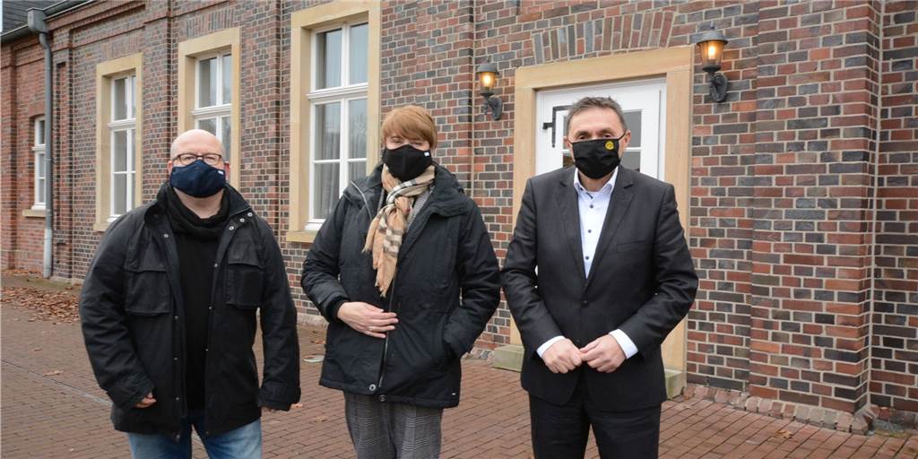 Hotelprojekt und Schwimmbad: Nordkirchen wartet weiter auf das Land Melanie Morgenthaler und Thorsten Schütte (l.) vom Hamburger Projektentwickler Premoro nach einem Termin in Nordkirchen, der mittlerweile mehr als ein Jahr zurückliegt. Grünes Licht für das Hotelprojekt gibt es aber bislang nicht.