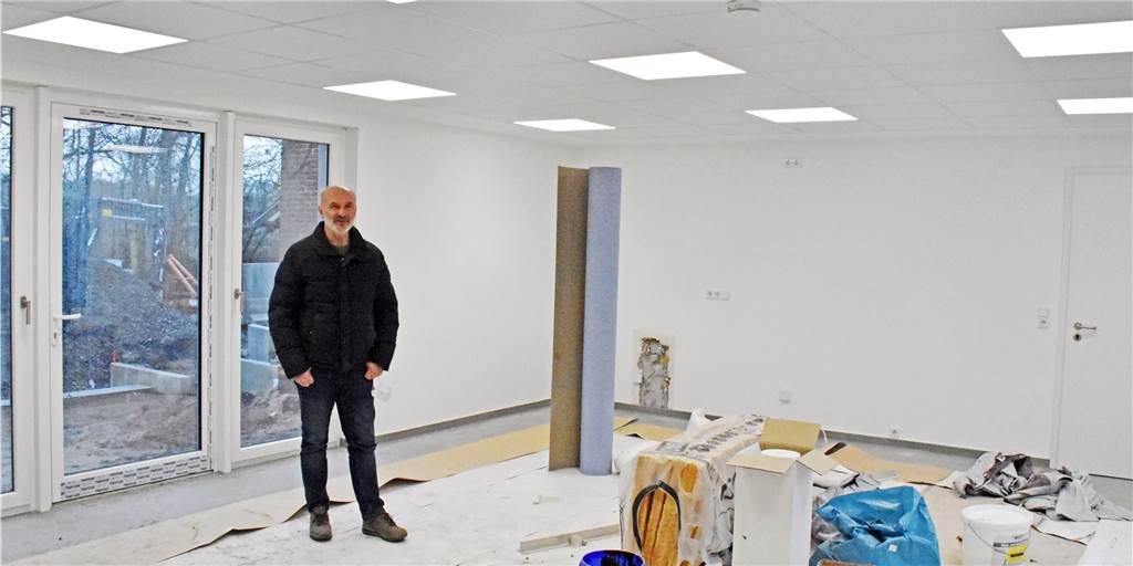 Mit Video: Aus der alten Dorfschule Zwillbrock wird ein neues Gästehaus Dietmar Ikemeyer freut sich auf das neue Gästehaus in der alten Zwillbrocker Dorfschule.