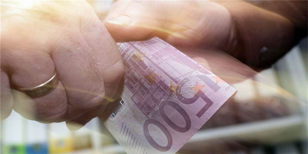 Dubioses Business: Gronauer betrügt Nienborgerin um hunderte Euro Mehrere hundert Euro knöpfte ein Mann aus Gronau mit einem „nicht ganz durchschaubaren“ Business einer Nienborgerin ab.