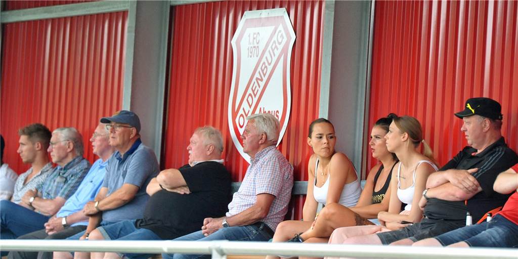 FC Oldenburg hat die Trainerfrage geklärt und begrüßt vier Neuzugänge Auf der aktuell nicht nutzbaren Anlage an der Ridderstraße will der FCO in der kommenden Saison wieder spielen. Für diese hat der Verein nun auch personelle Weichen gestellt.