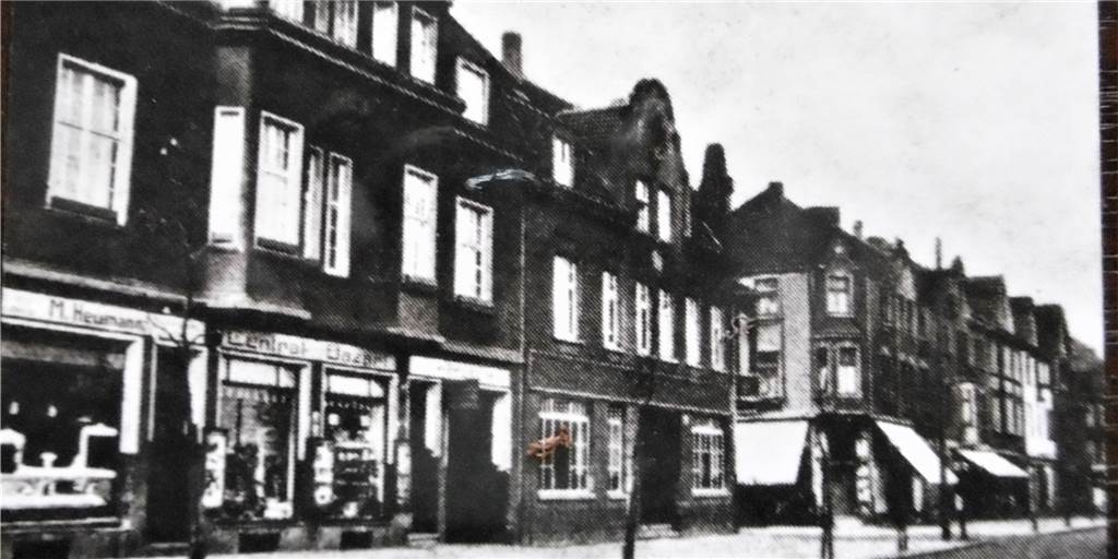 Die Kreisstraße Nr. 80: Hier war einst das Geschäft von Moritz Heumann. 1944 ist er in Auschwitz ermordet worden. Das Haus, in dem er gelebt hat, wird bald abgerissen.
