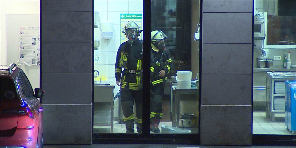 Restaurant geräumt: Video zeigt großen Feuerwehreinsatz am Phoenix-See Restaurant geräumt: Video zeigt großen Feuerwehreinsatz am Phoenix-See