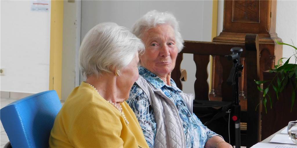 Trotz Omikron-Welle: Kein Hilferuf aus dem Josefshaus Zwei Mieterinnen des betreuten Wohnens im Altenwohnhaus St. Josef in Legden. Die Stiftung Haus Hall geht davon aus, dass sie und alle anderen Bewohner keine personellen Engpässe zu befürchten haben.