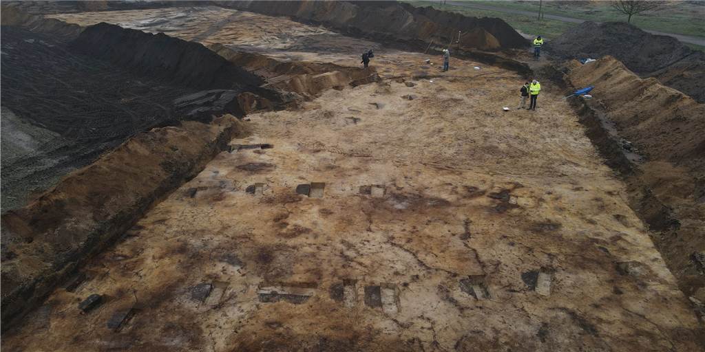 Grabungen im Olfener Westen erlauben Blick in Zeit von Karl dem Großen Der Blick aus der Vogelperspektive zeigt die riesige Dimension der Grabungen in Olfen.